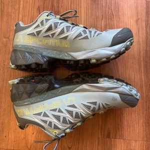 Stylish Athletic Women's Mountain Runner Shoes, size 6.5